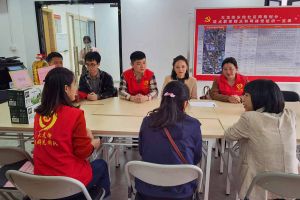 浓浓关爱暖人心，九游·会（J9）官方网站集团党支部慰问困难单亲家庭