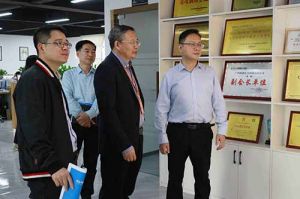 热烈欢迎市政府秘书长林兢一行莅临九游·会（J9）官方网站集团广西公司考察指导